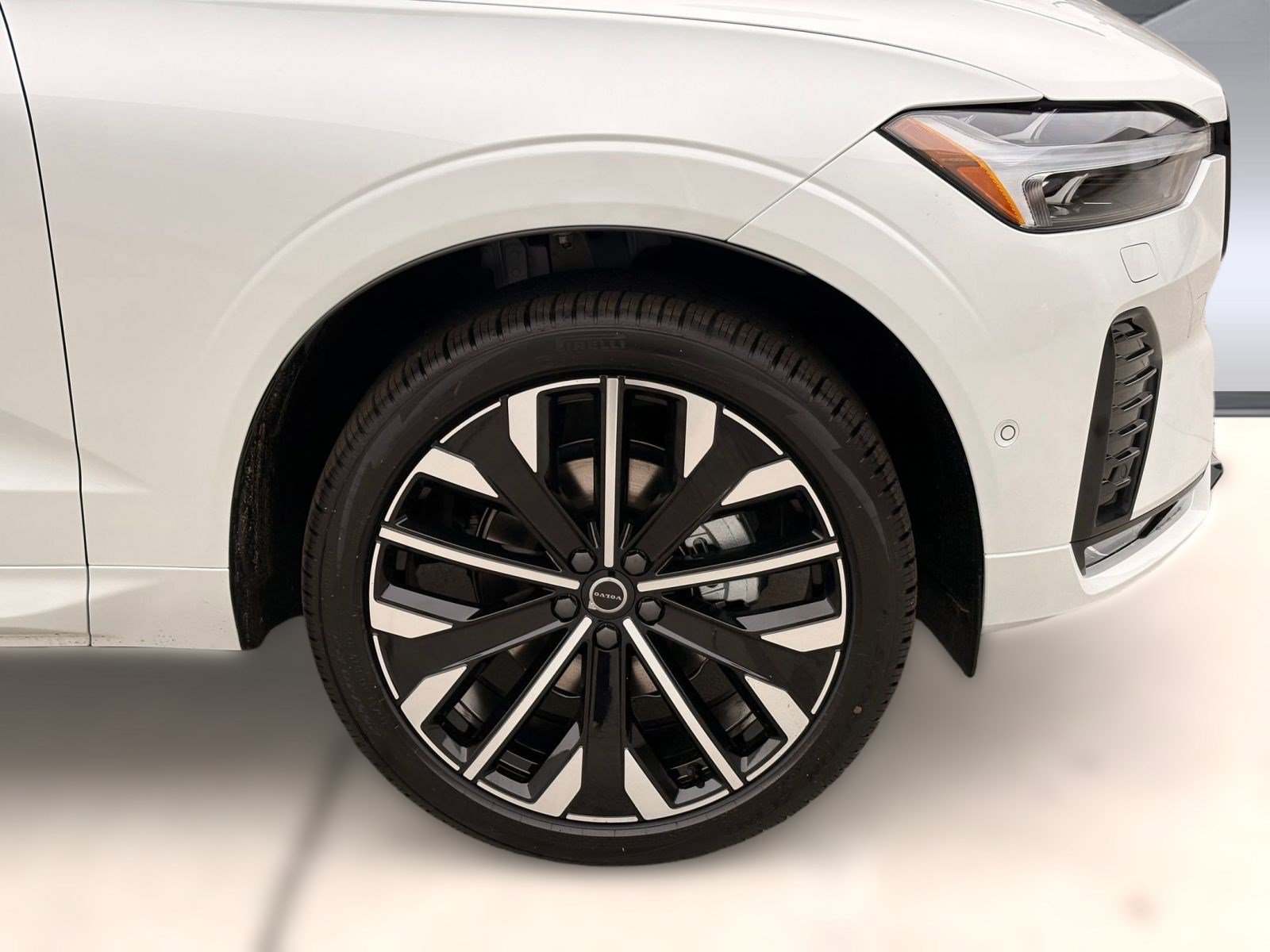 New 2026 Volvo XC60 B5 Ultra w/ Climate Package AWD/4WD image 11