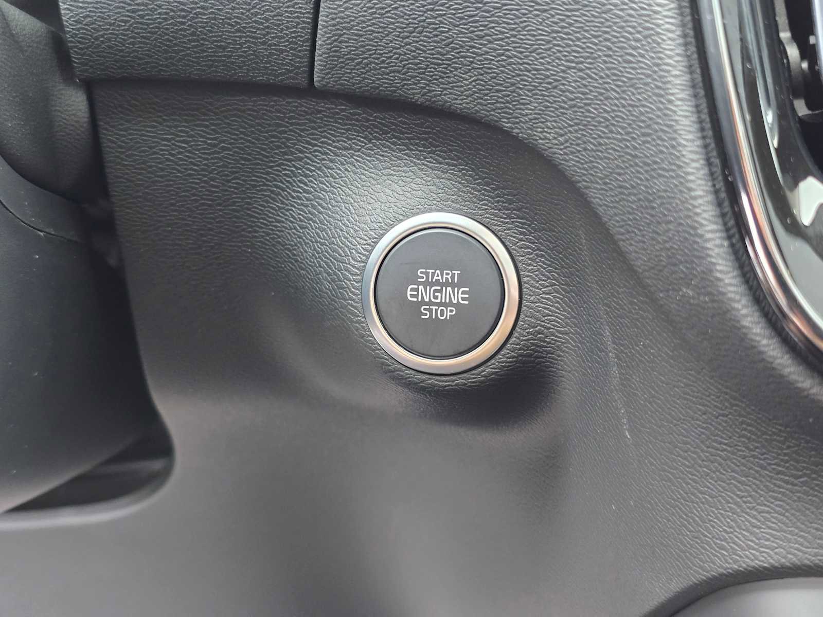 New 2026 Volvo XC40 B5 Plus w/ Protection Package Premier image 29