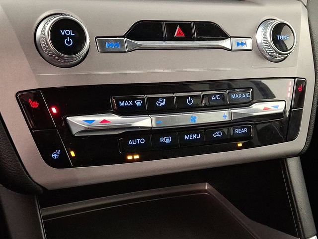 Used 2023 Ford Explorer XLT w/ Equipment Group 202A image 18