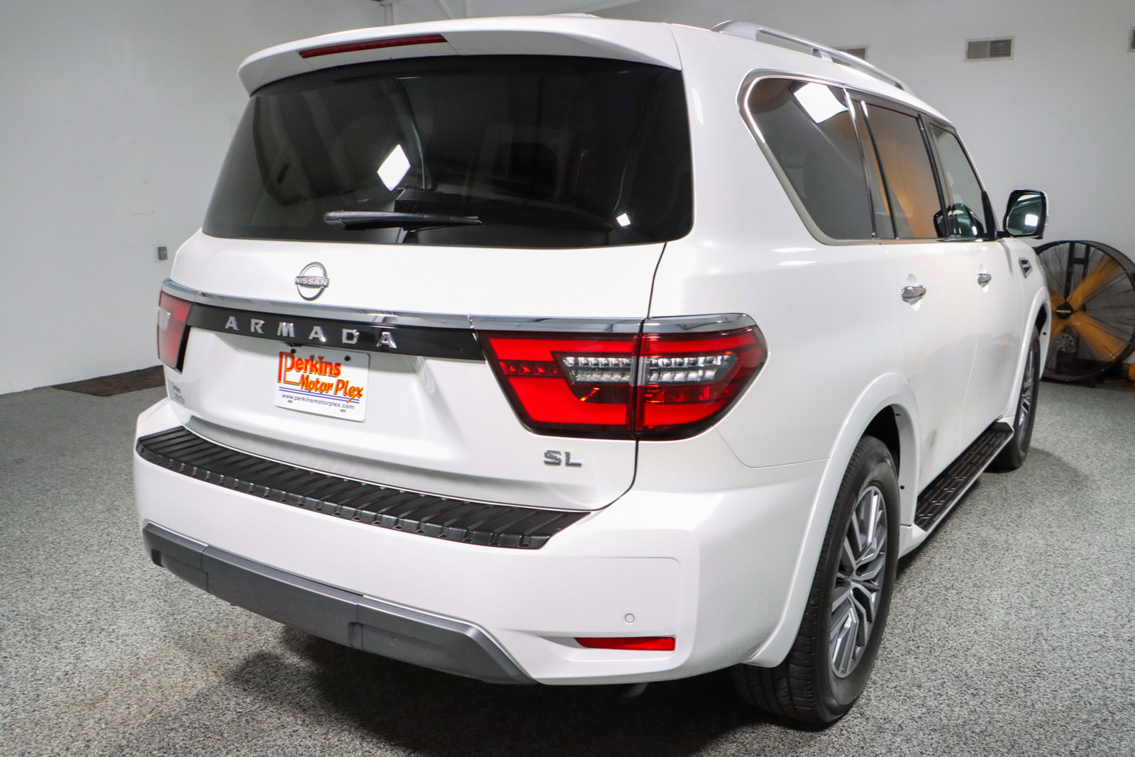 Used 2024 Nissan Armada SL w/ Captain's Chairs Package image 7