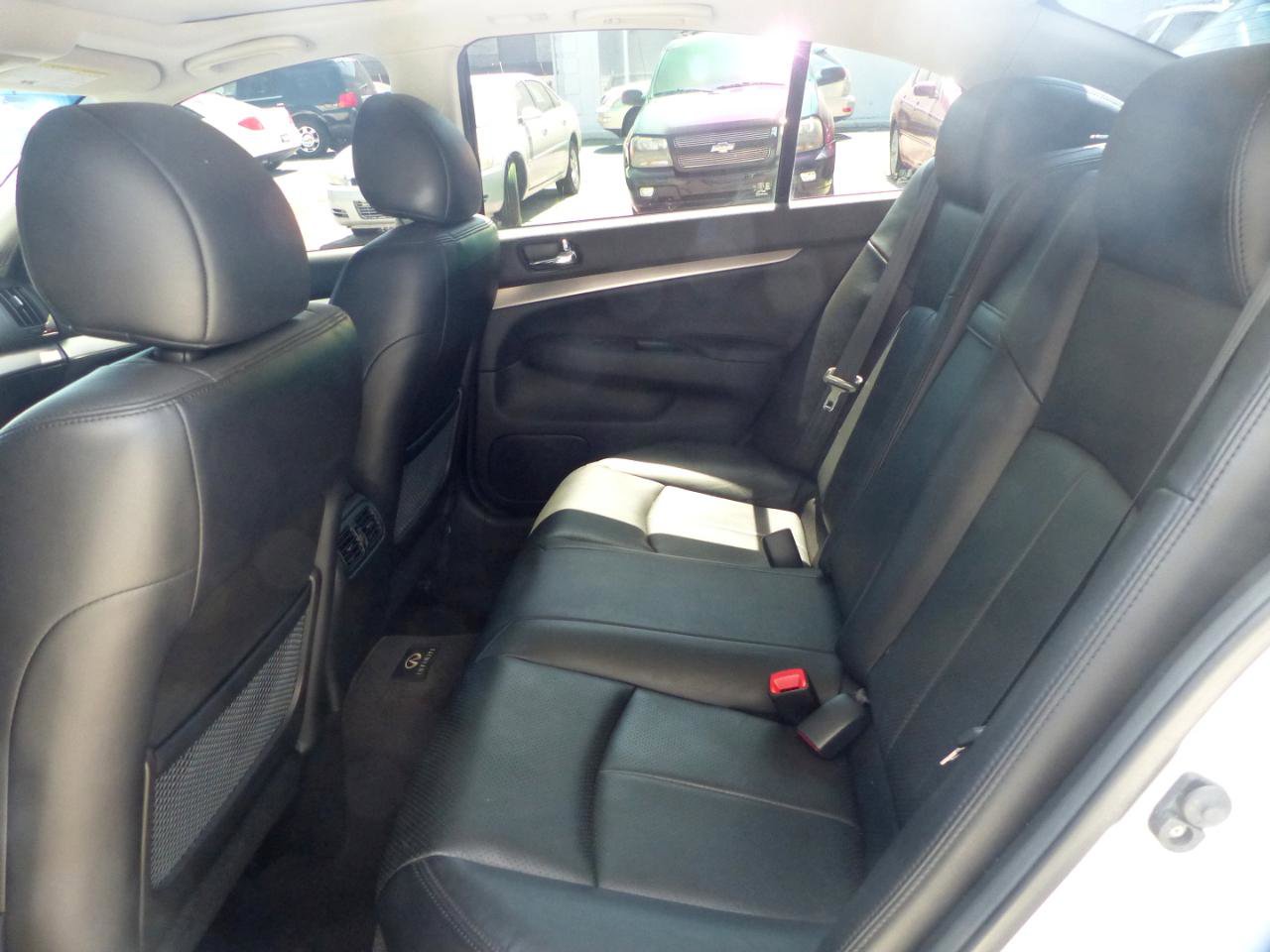 Used 2012 INFINITI G37 Journey w/ Premium Pkg image 11