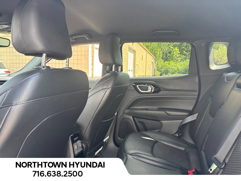 Used 2025 Jeep Compass Latitude w/ Convenience Group AWD/4WD image 11