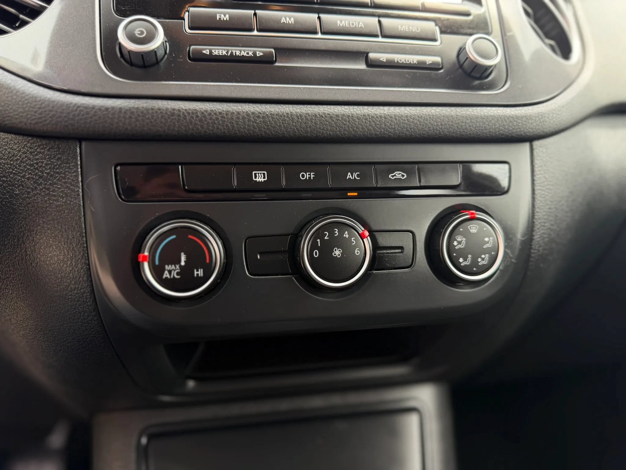 Used 2014 Volkswagen Tiguan S FWD image 22