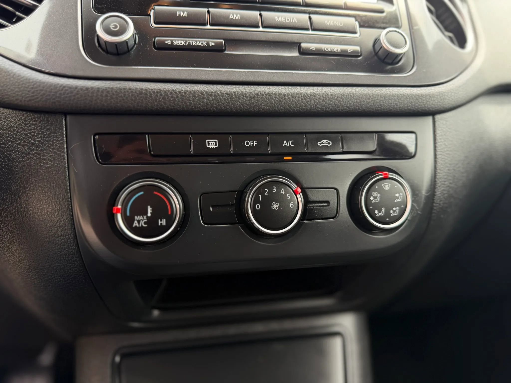 Used 2014 Volkswagen Tiguan S FWD image 22