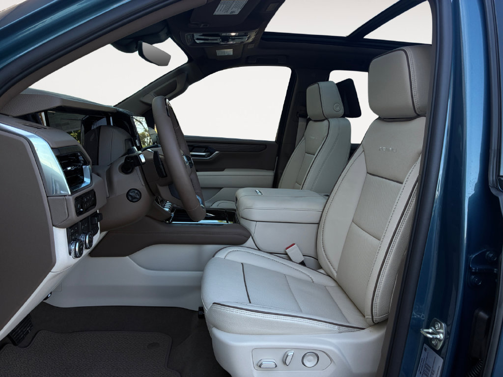New 2026 GMC Yukon Denali w/ Denali Reserve Package AWD/4WD image 9