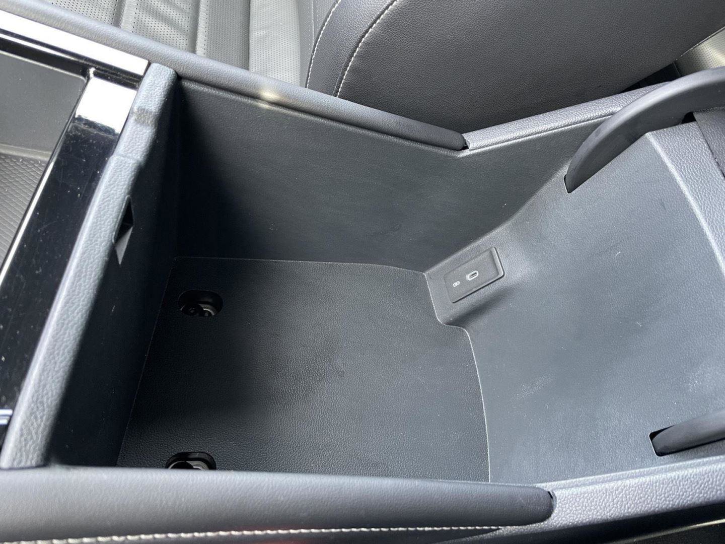 Used 2024 Volkswagen Atlas Cross Sport SEL R-Line image 32