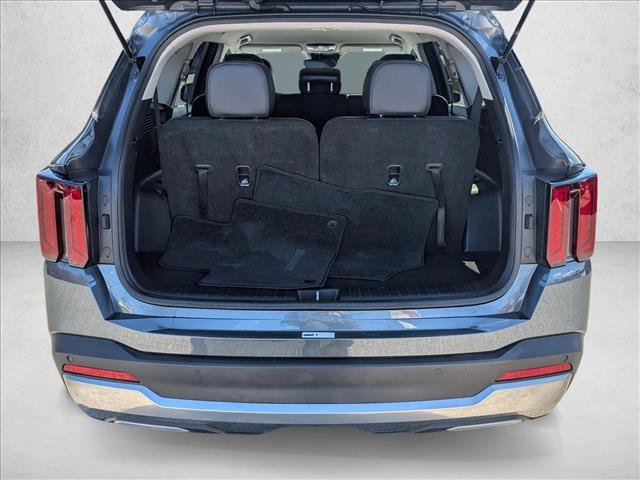 Used 2024 Kia Sorento S image 6