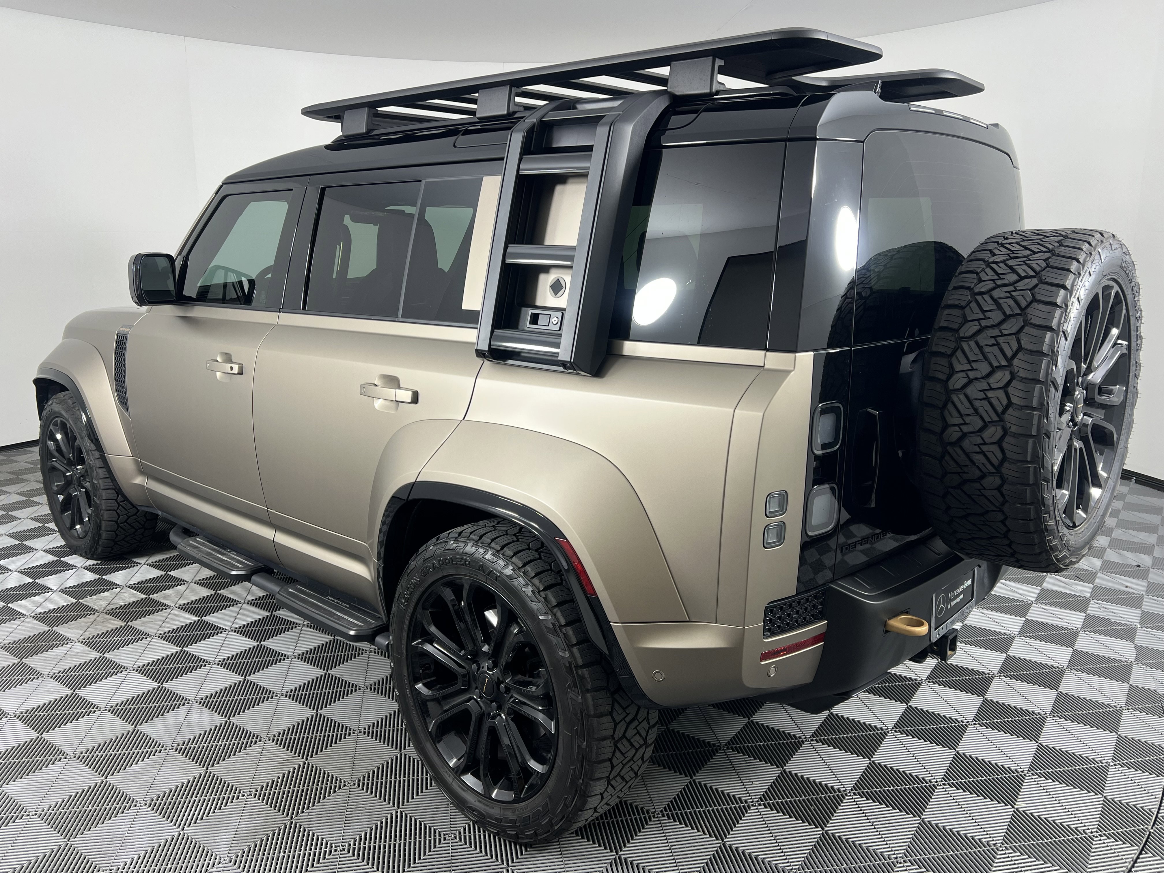 Used 2026 Land Rover Defender 110 OCTA image 10