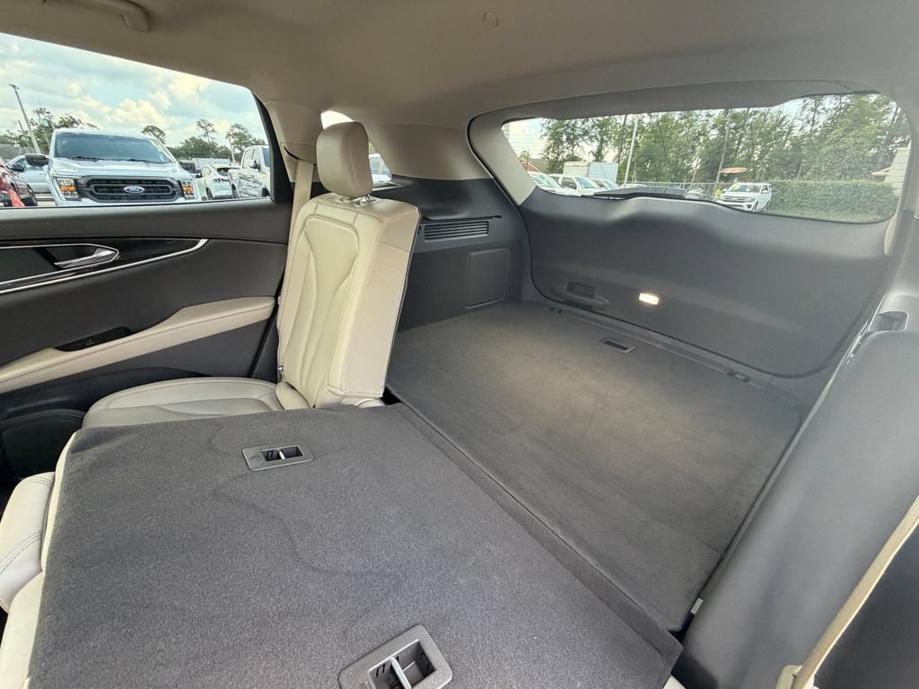 Used 2023 Lincoln Nautilus FWD w/ Premium Package image 34