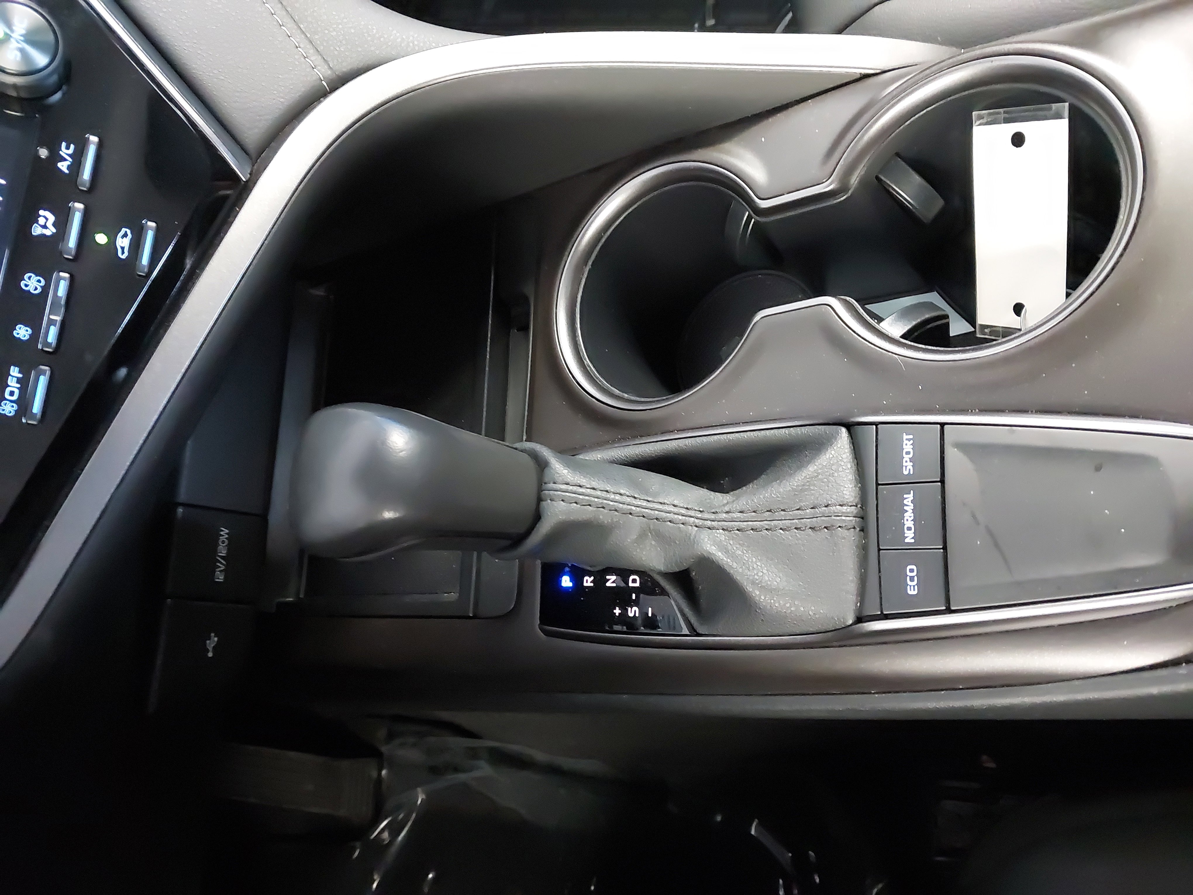 Used 2024 Toyota Camry SE image 22