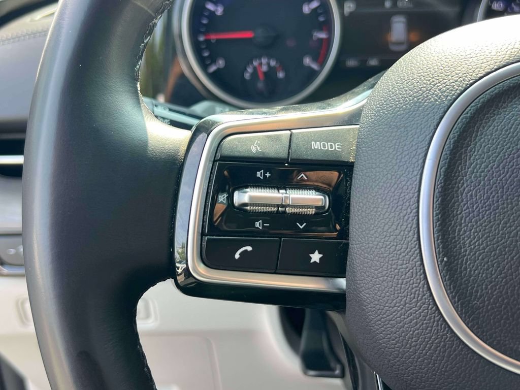 Certified 2023 Kia Carnival EX FWD image 20