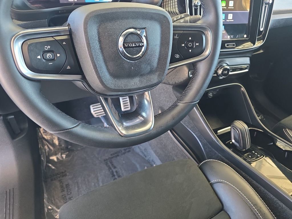 Used 2022 Volvo XC40 P8 Recharge Plus image 11