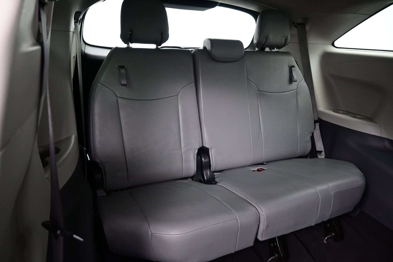 Used 2024 Toyota Sienna XLE FWD image 17