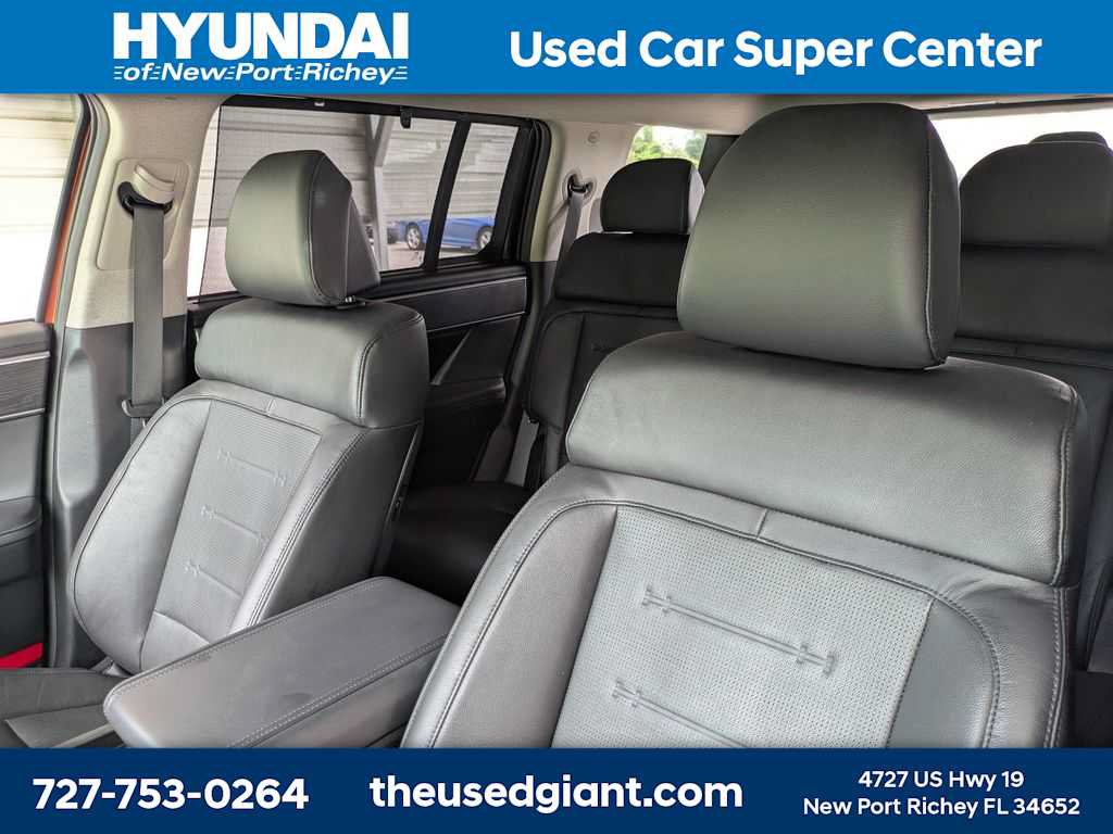 Used 2025 Hyundai Santa Fe Limited FWD image 7