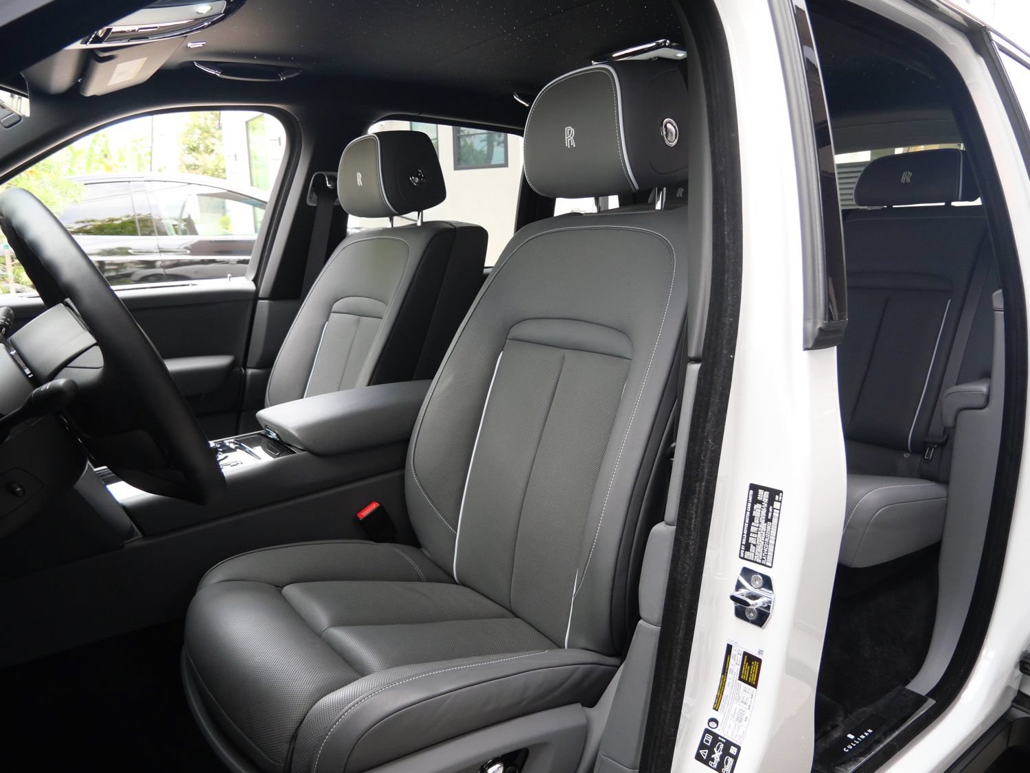 Used 2024 Rolls-Royce Cullinan w/ Cullinan Package AWD/4WD image 27