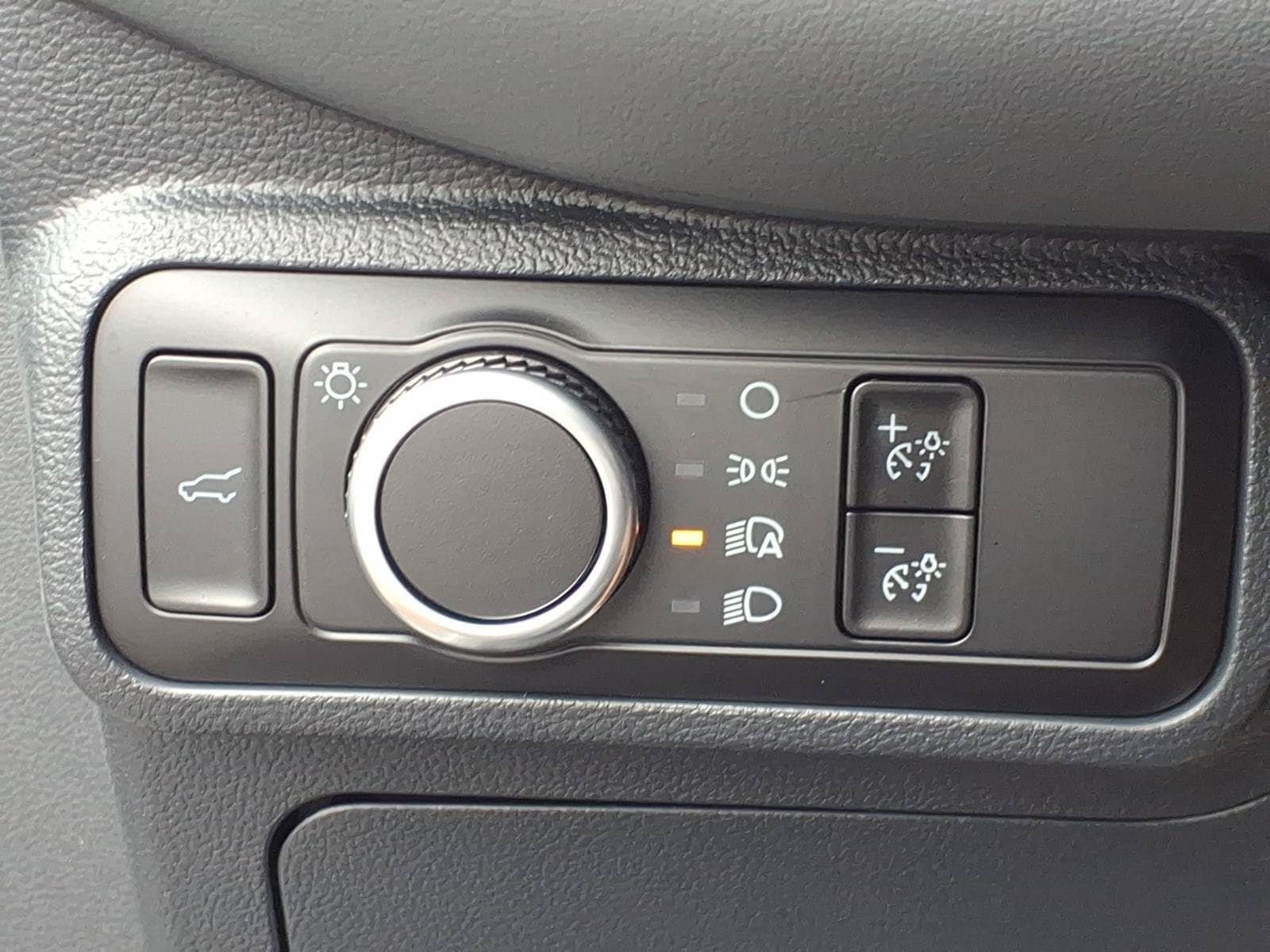 Used 2025 Ford Explorer Active AWD/4WD image 18