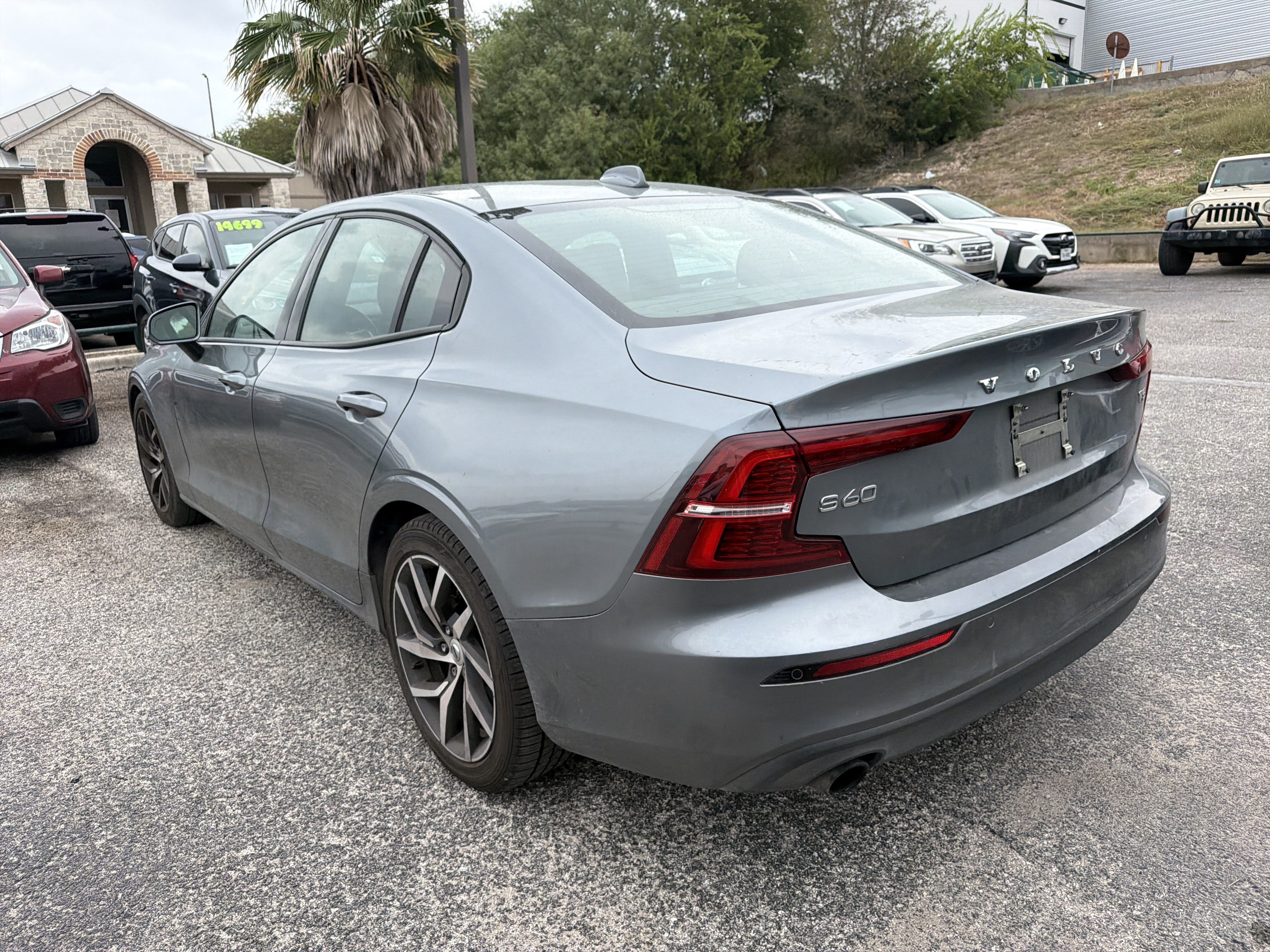 Used 2019 Volvo S60 T5 Momentum w/ Premium Package FWD image 5