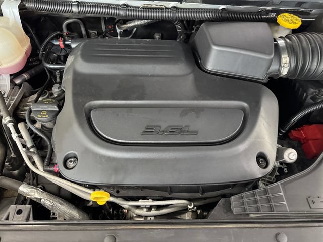 Used 2024 Chrysler Pacifica Touring-L FWD image 8