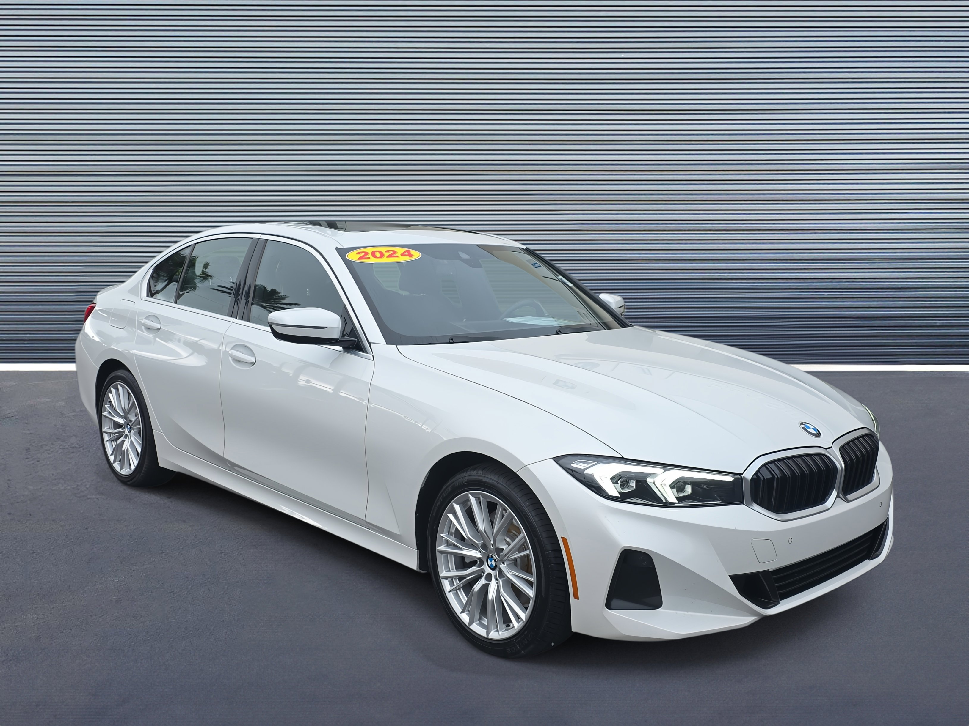 Used 2024 BMW 330i Sedan image 2