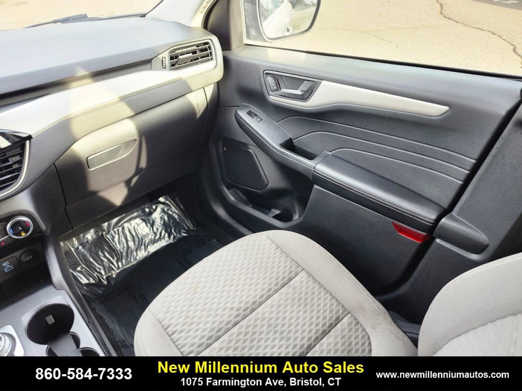 Used 2022 Ford Escape SE w/ Cold Weather Package image 15