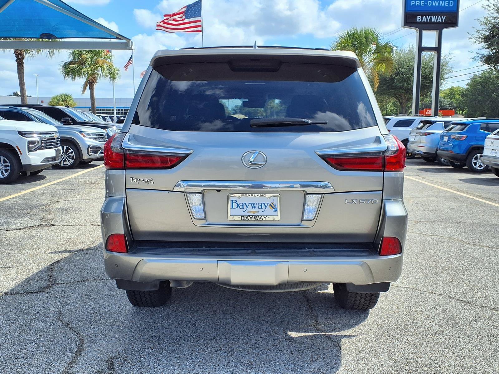 Used 2016 Lexus LX 570 4WD w/ Luxury Package image 21