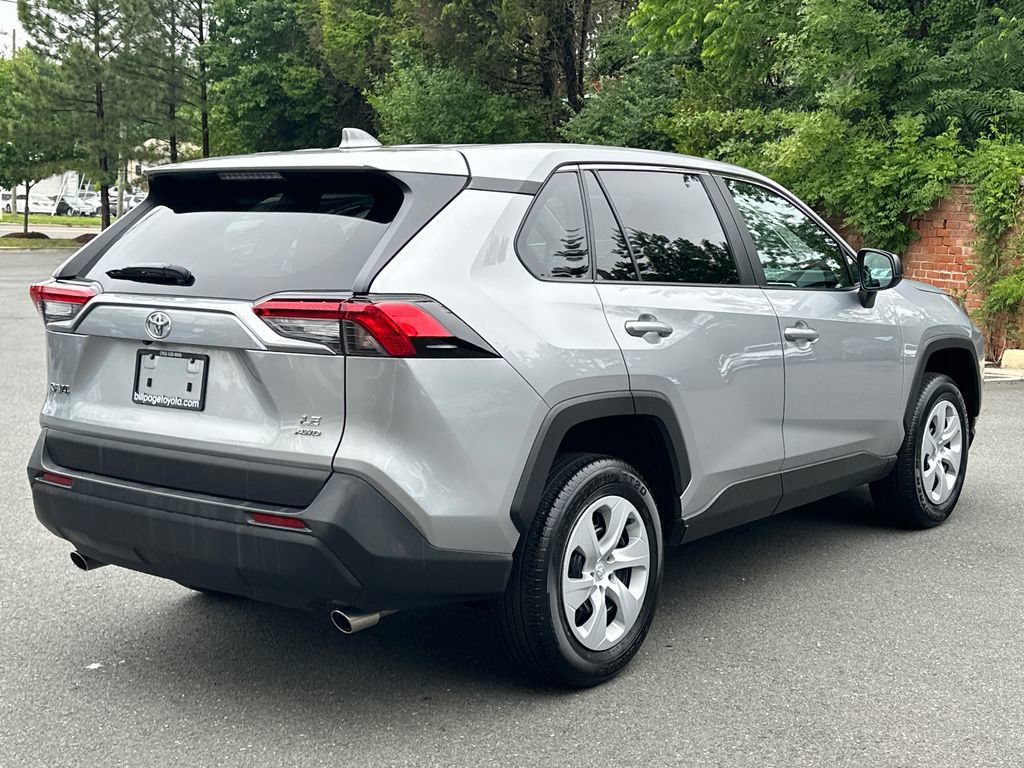 Used 2025 Toyota RAV4 LE AWD/4WD image 4