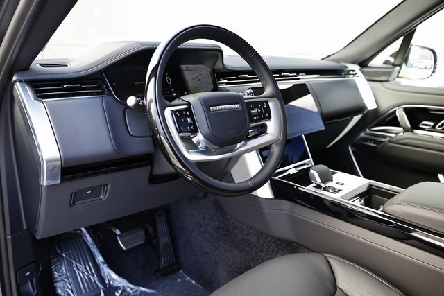 New 2025 Land Rover Range Rover Long Wheelbase SE image 25