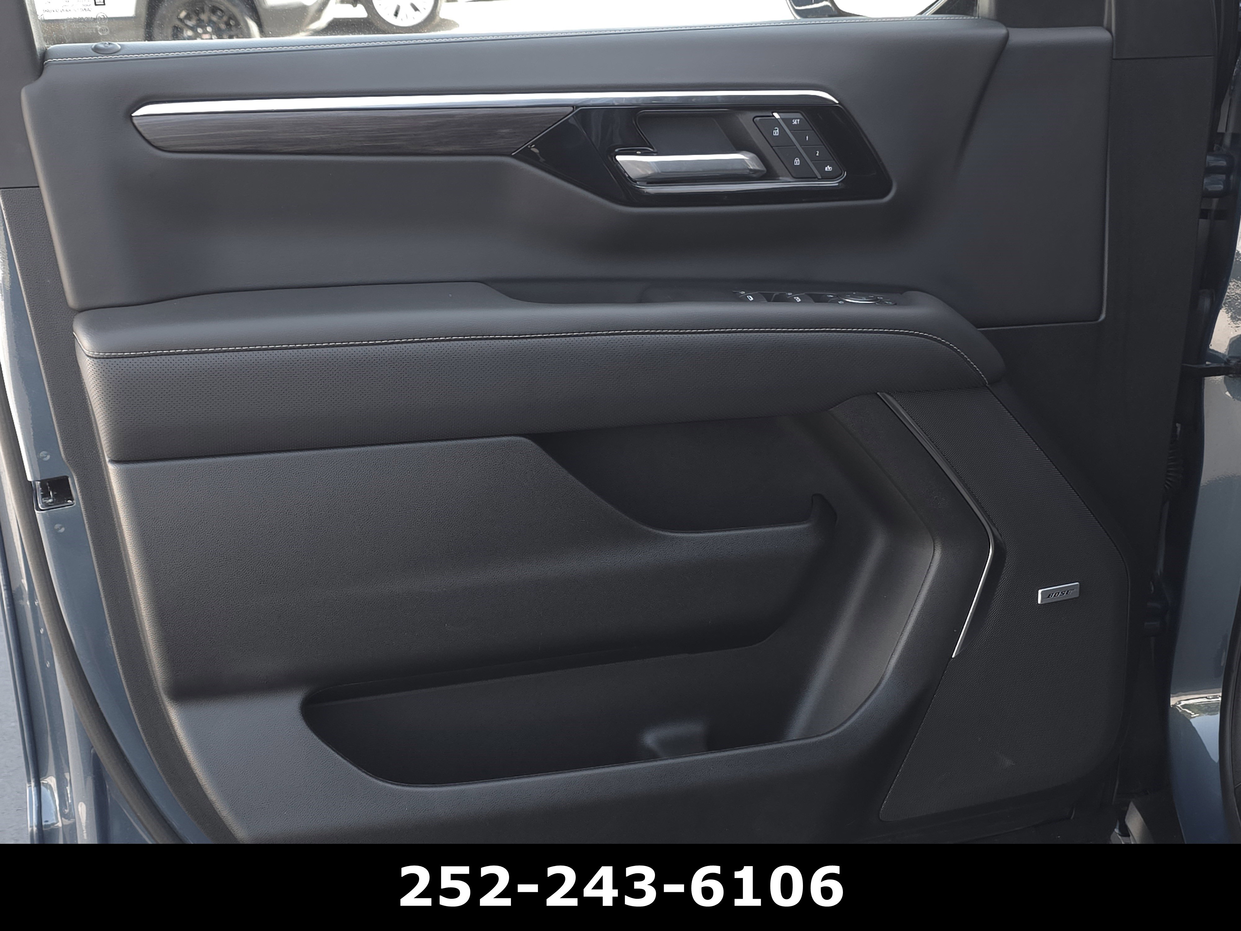 Used 2025 Chevrolet Tahoe Premier RWD image 32