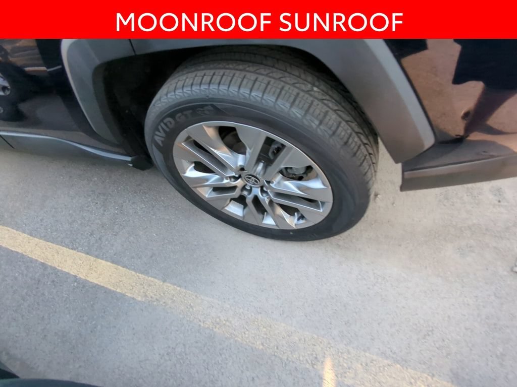 Used 2021 Toyota RAV4 XLE Premium AWD/4WD image 5