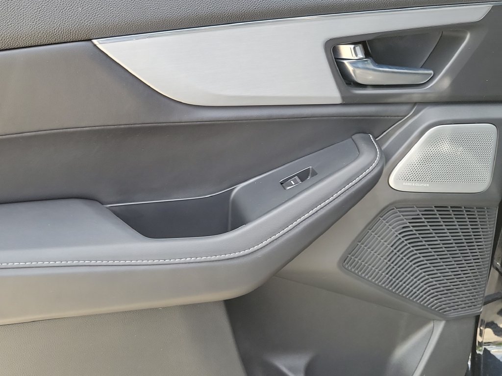 Used 2025 Acura MDX w/ Technology Package FWD image 17