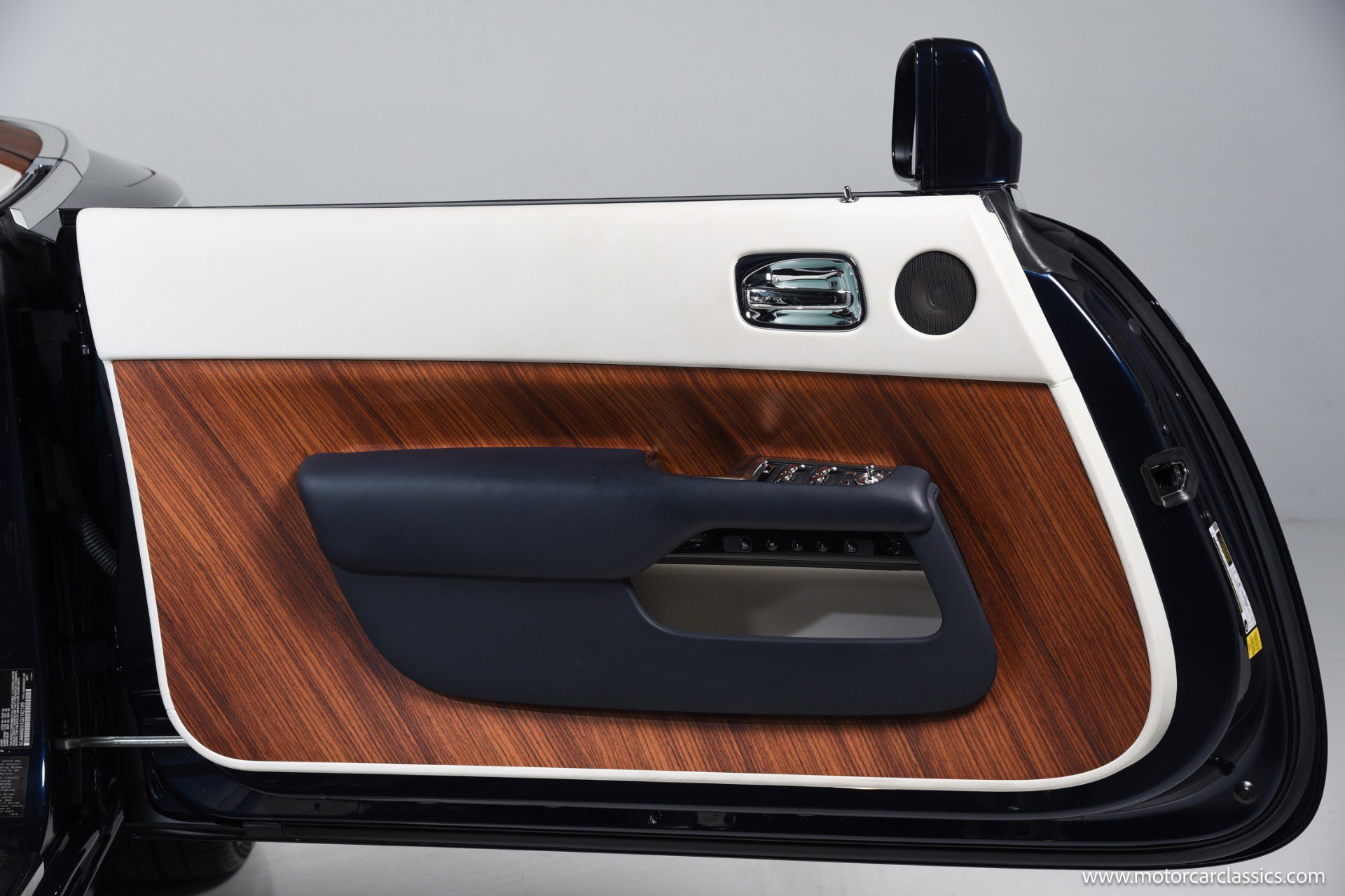 Used 2016 Rolls-Royce Dawn image 35