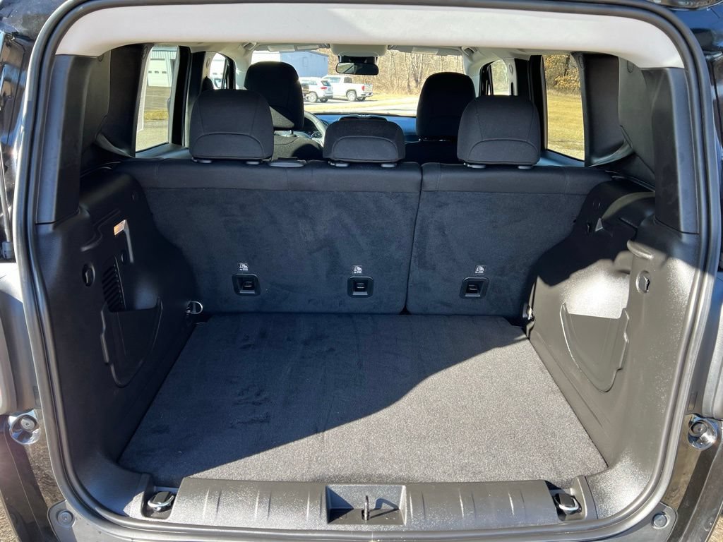 Used 2022 Jeep Renegade Latitude AWD/4WD image 17