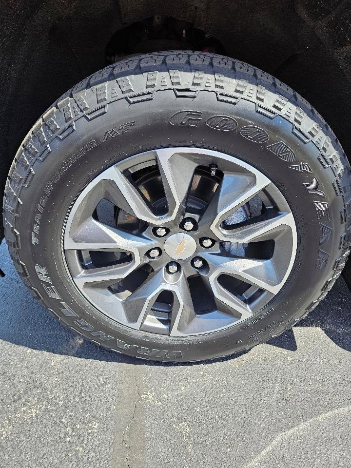 Used 2022 Chevrolet Silverado 1500 LT AWD/4WD image 11