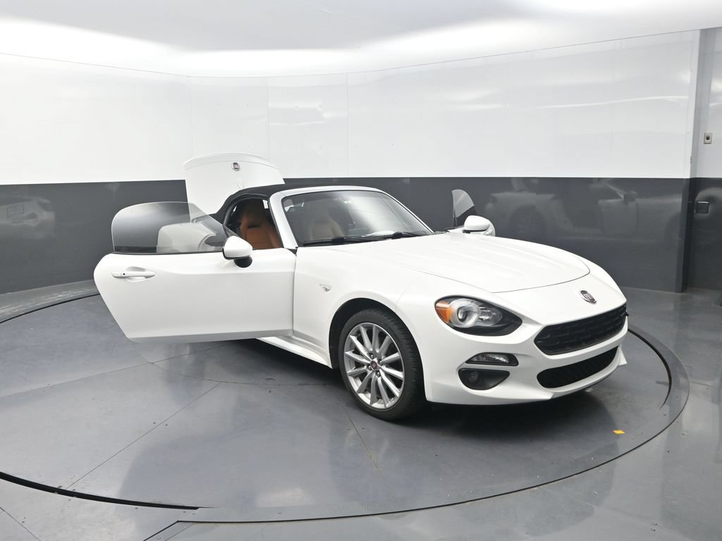 Used 2019 FIAT 124 Spider Lusso w/ Navigation & Sound Group RWD image 31