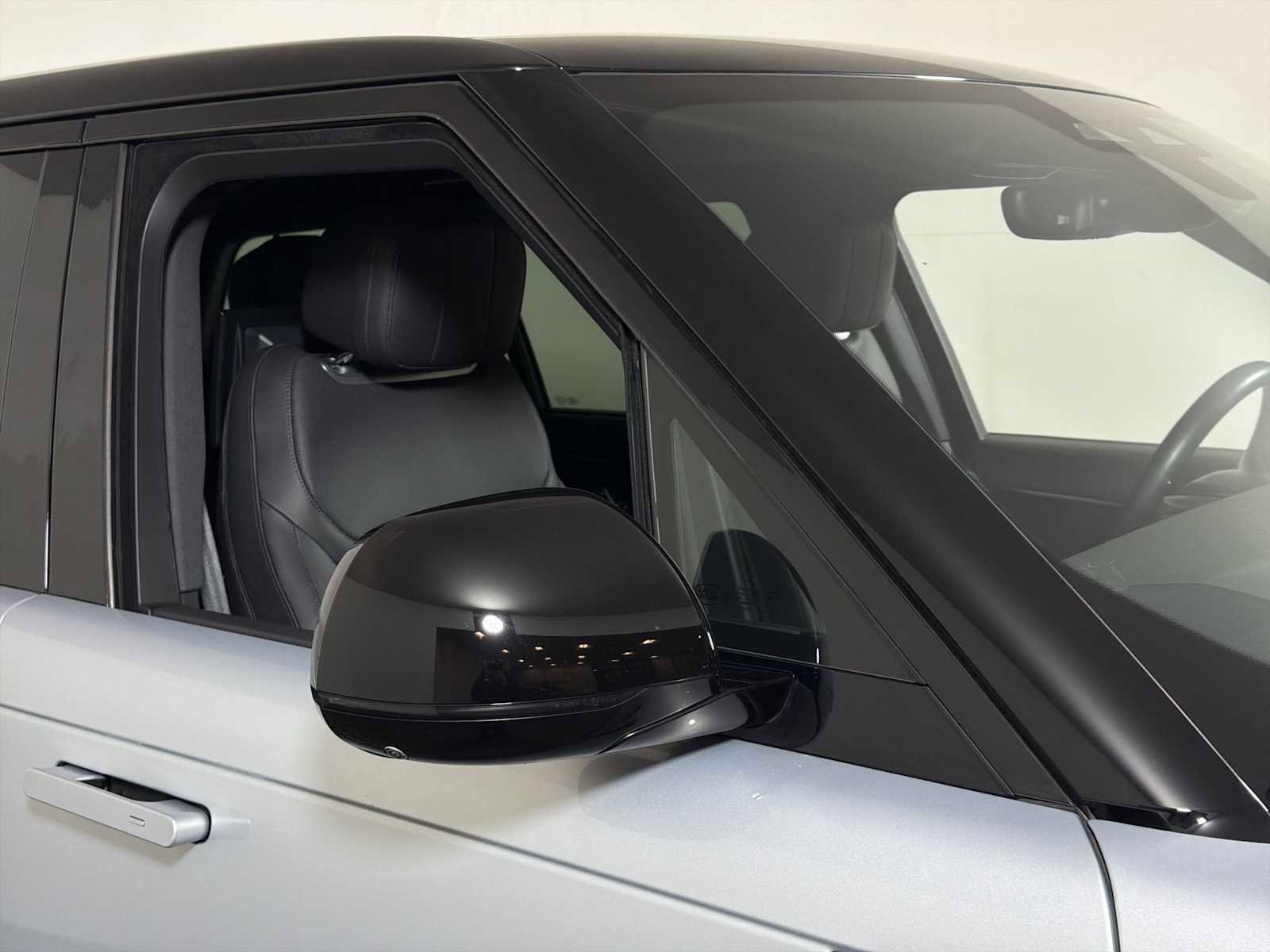 Used 2025 Land Rover Range Rover Long Wheelbase SE image 29