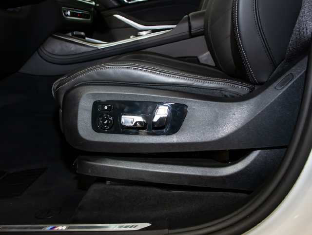 Used 2025 BMW X7 xDrive40i w/ M Sport Package AWD/4WD image 15
