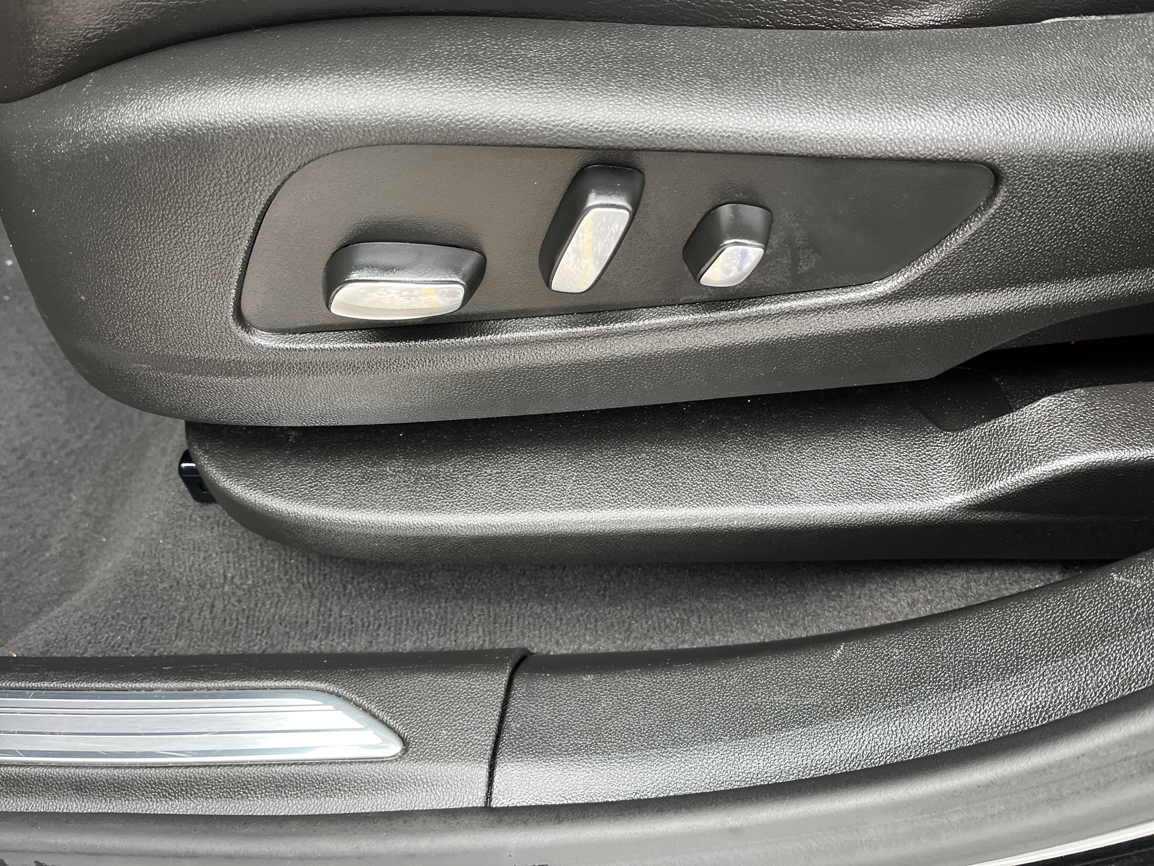 Used 2025 Cadillac XT5 Premium Luxury image 10