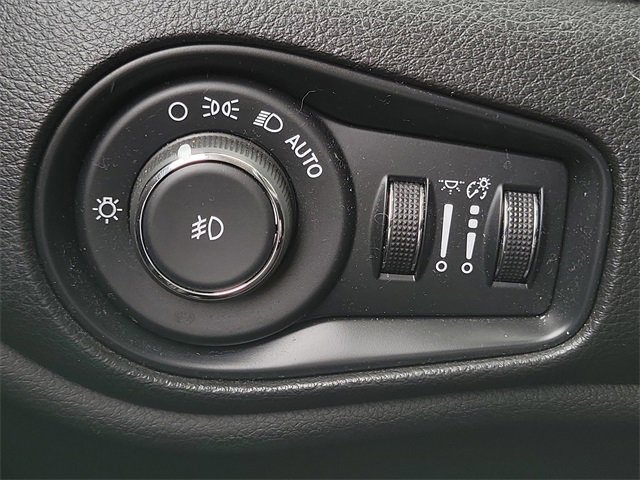 Used 2018 Jeep Renegade Altitude w/ Safety & Security Group image 19