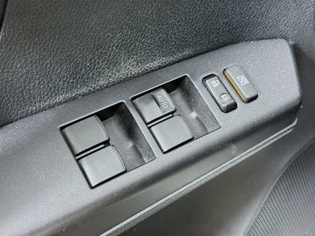 Used 2018 Toyota RAV4 XLE AWD/4WD image 17