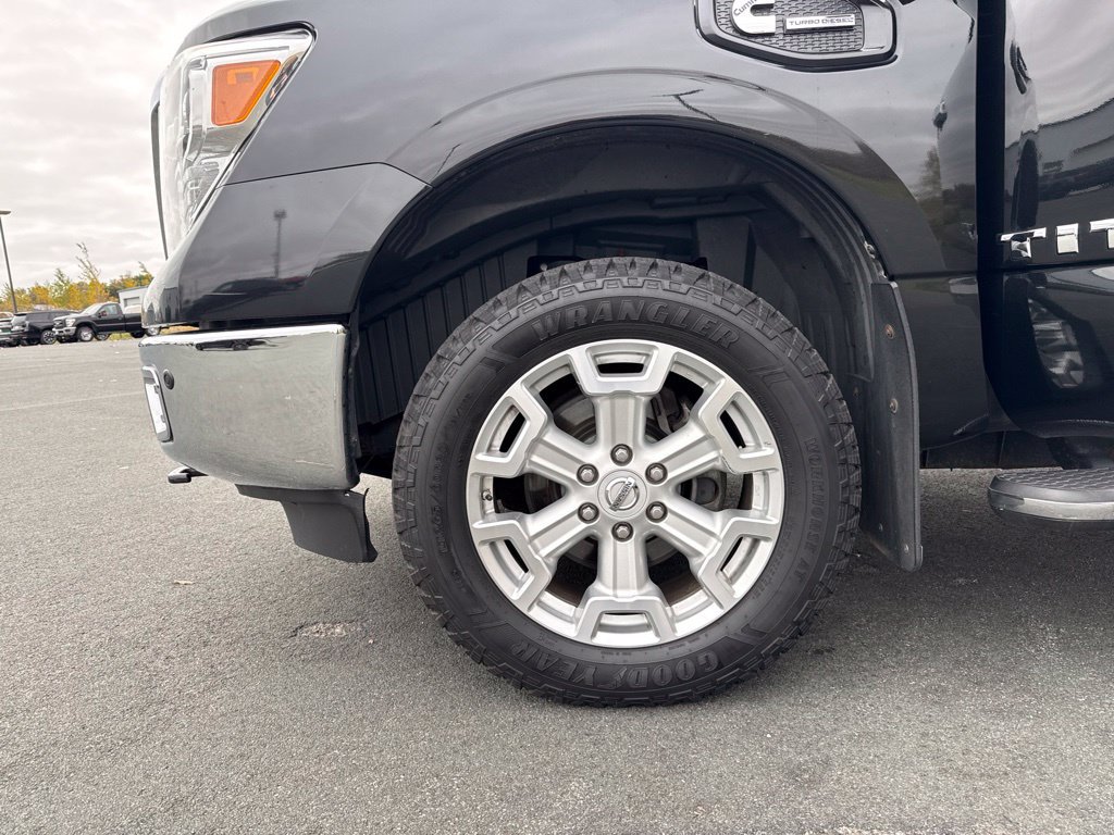 Used 2017 Nissan Titan SL AWD/4WD image 41