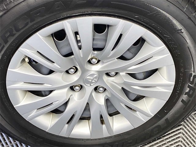 Used 2013 Toyota Camry LE image 28