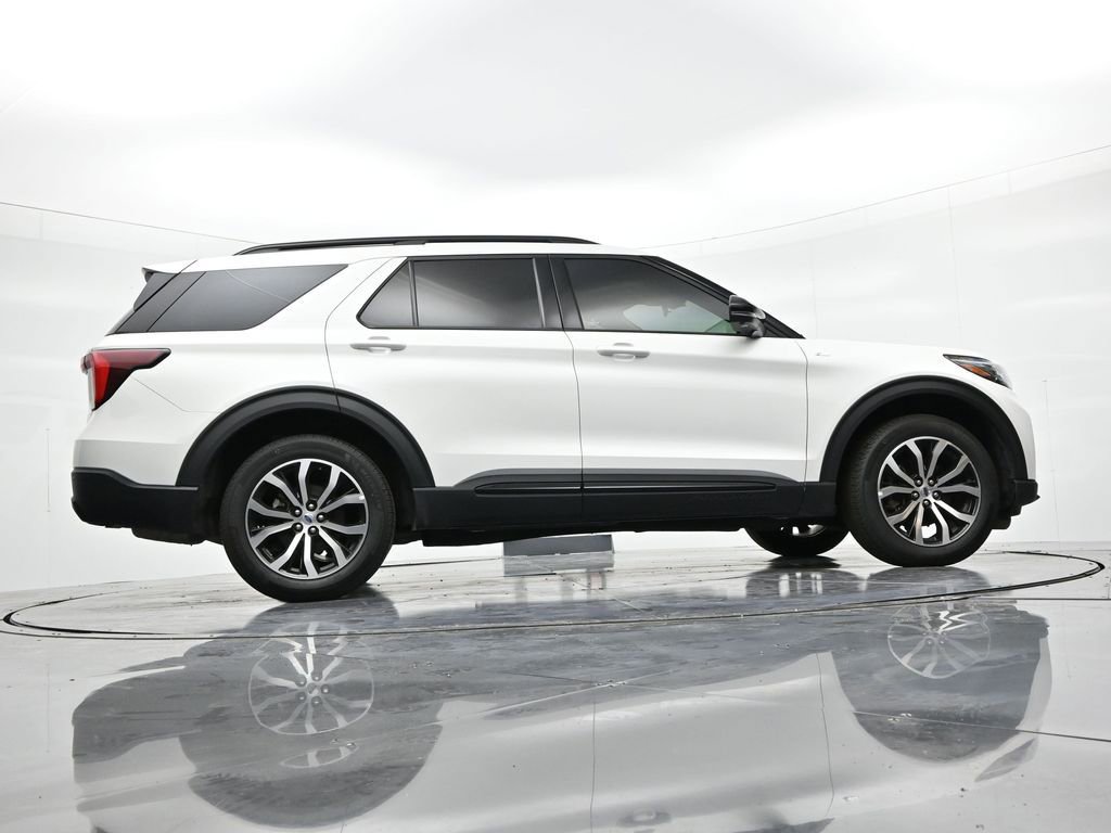 Used 2025 Ford Explorer ST-Line image 24