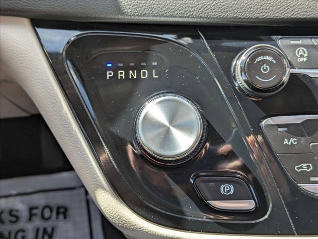 Used 2024 Chrysler Pacifica Touring-L image 12
