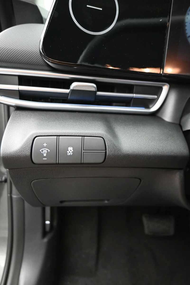 New 2026 Hyundai Elantra Limited FWD image 26