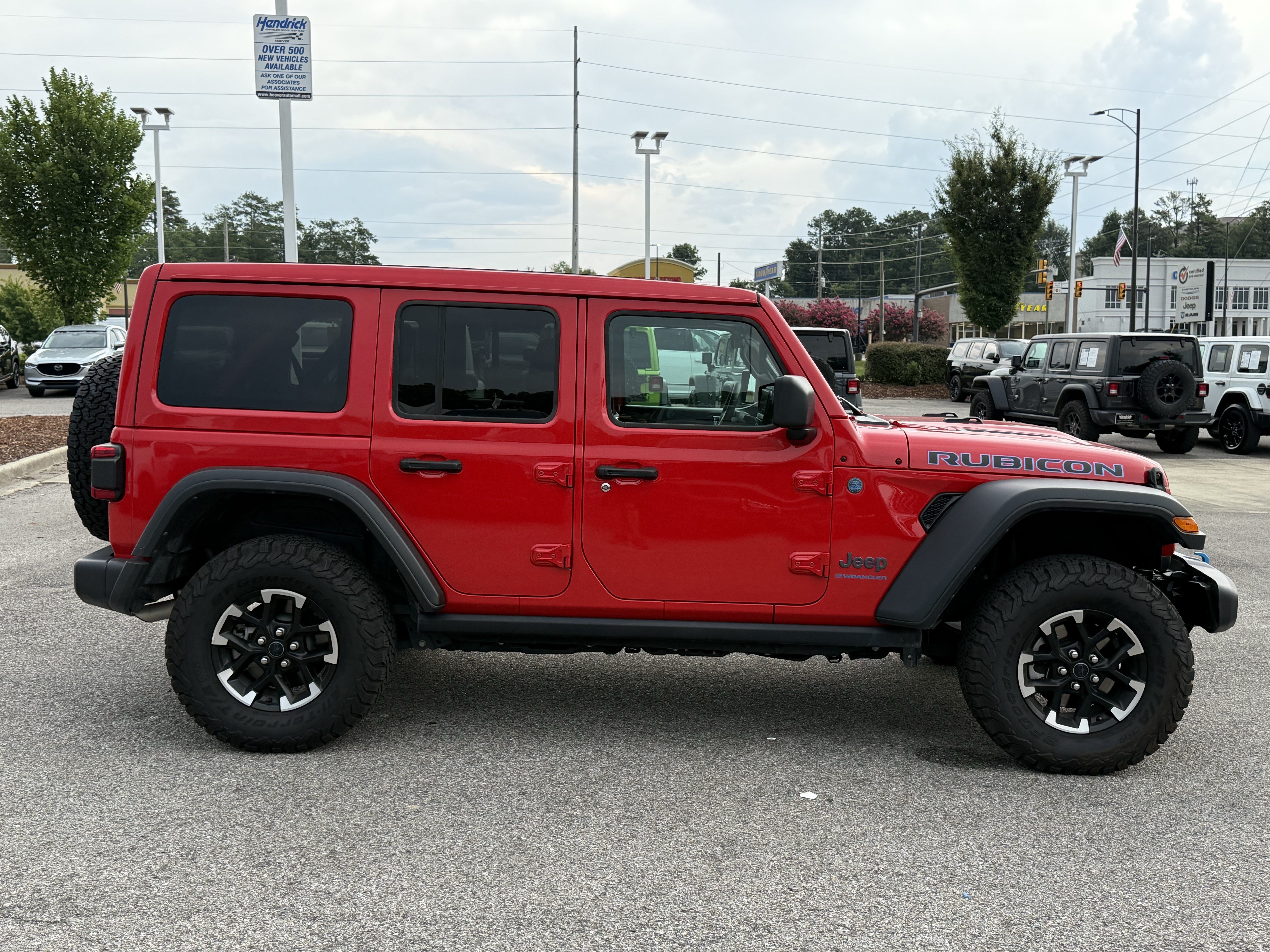 Used 2025 Jeep Wrangler Unlimited Rubicon 4xe w/ Safety Group AWD/4WD image 11