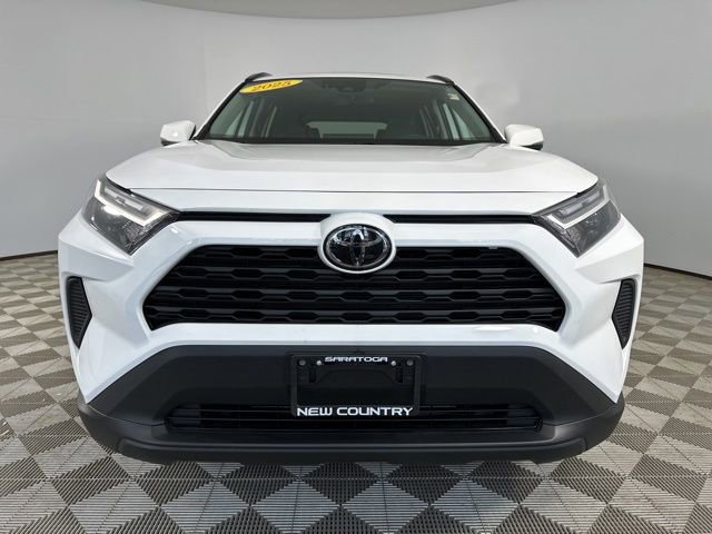 Used 2025 Toyota RAV4 XLE AWD/4WD image 2