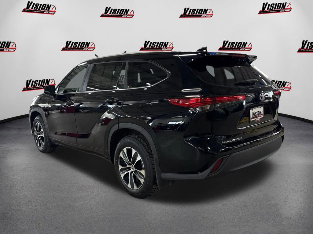 Used 2023 Toyota Highlander XLE image 7