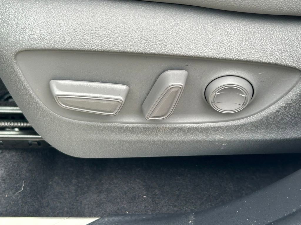 Used 2023 Toyota Highlander XLE image 22