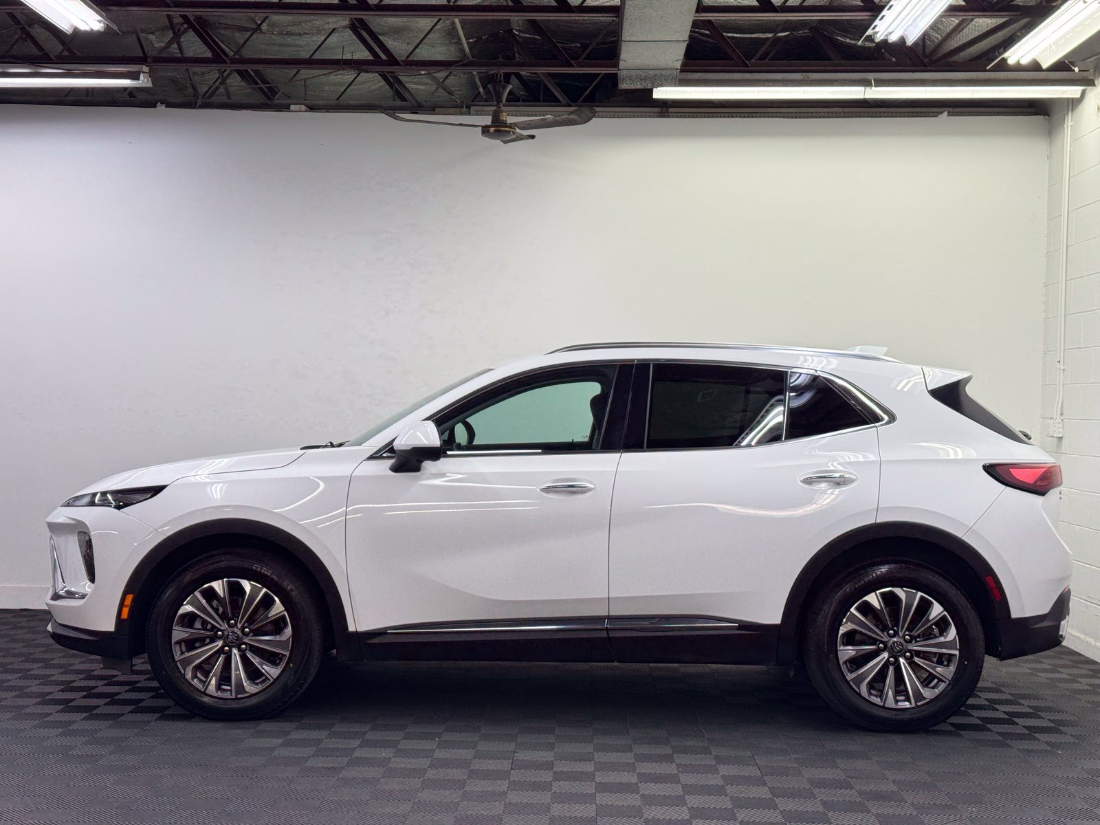 Used 2024 Buick Envision Preferred AWD/4WD image 3