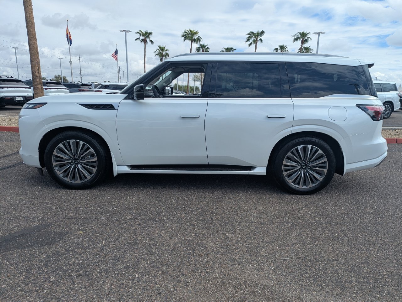 New 2027 INFINITI QX80 Luxe RWD image 2